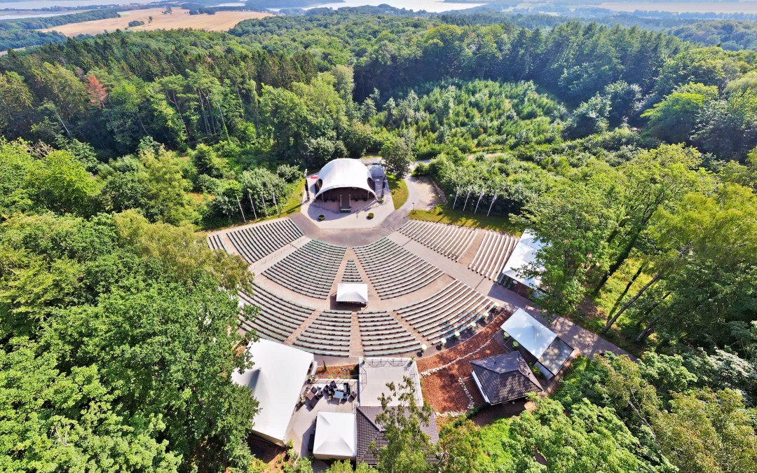 Event-Location mit Kapazität für über 5.000 Besucher: die Waldbühne Rügen, © Waldbühne Rügen GmbH& Co.KG