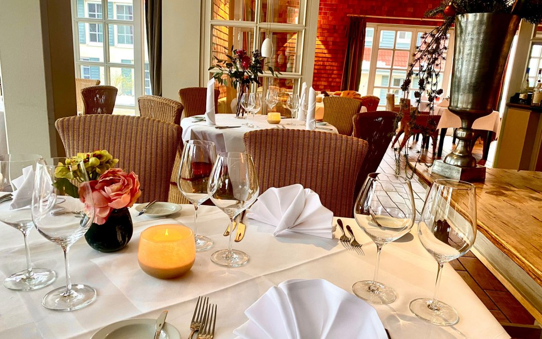 Genussvolles tafeln in der Hofwirtschaft am Fleesensee, © Resort Fleesensee GmbH